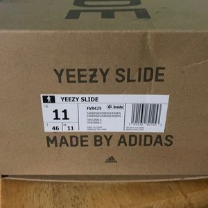 Yeezy slides box